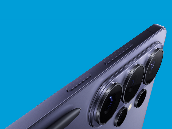 Samsung Galaxy S26 Ultra on a blue background